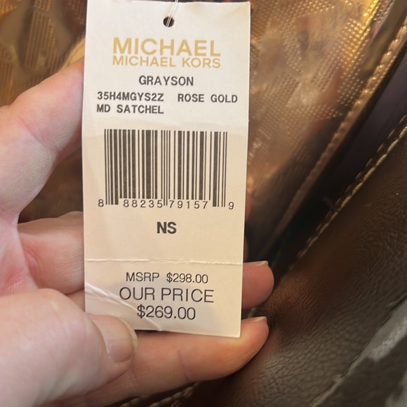 Selling the satchel and the clutch together but can be sold separately. - Picture 7 of 8